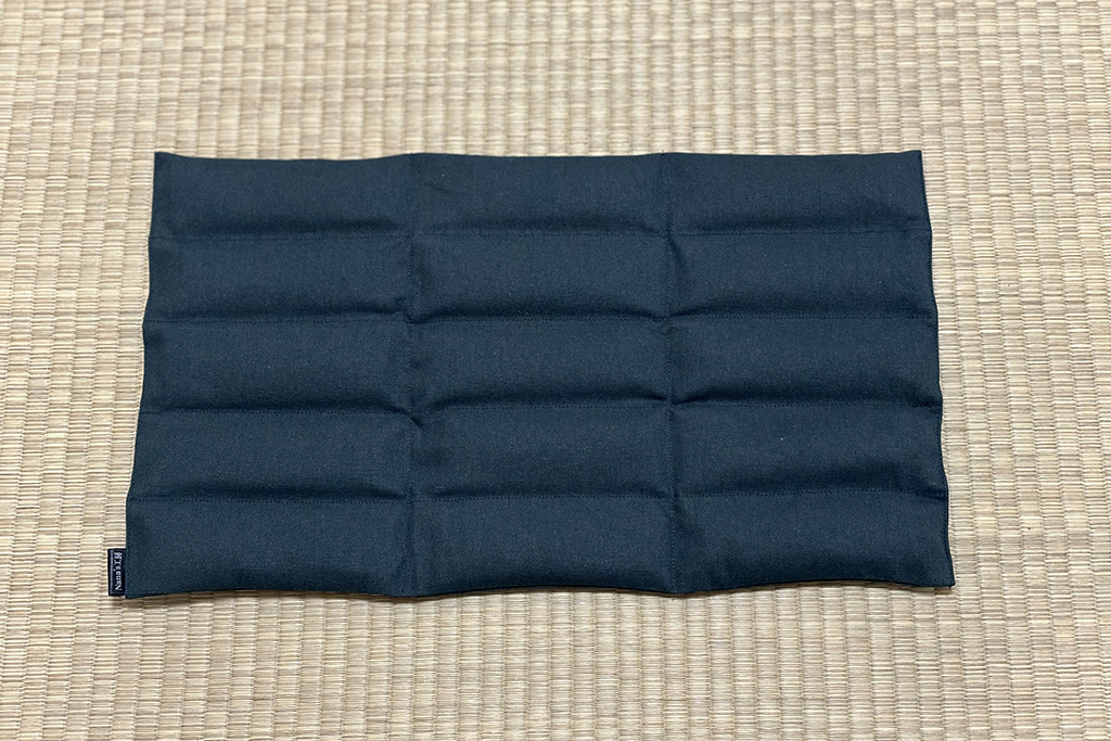 竹炭枕（大）の写真