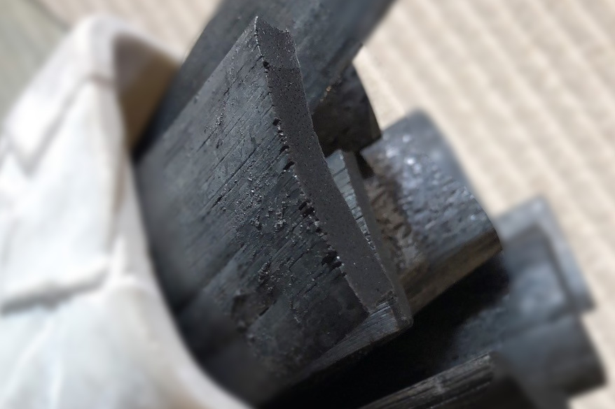 竹炭の断面写真